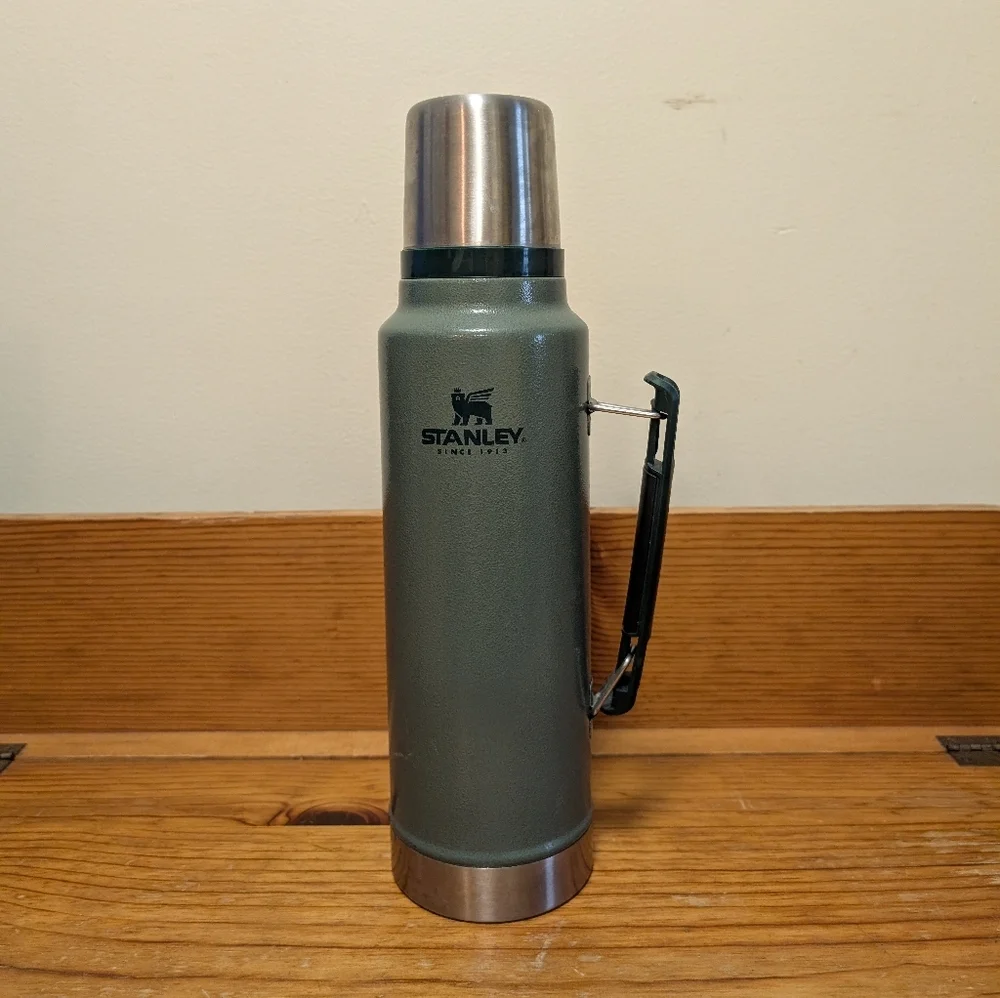 Stanley Classic Vacuum Bottle Green Thermos w Cup Stopper - Picture 7 of 7